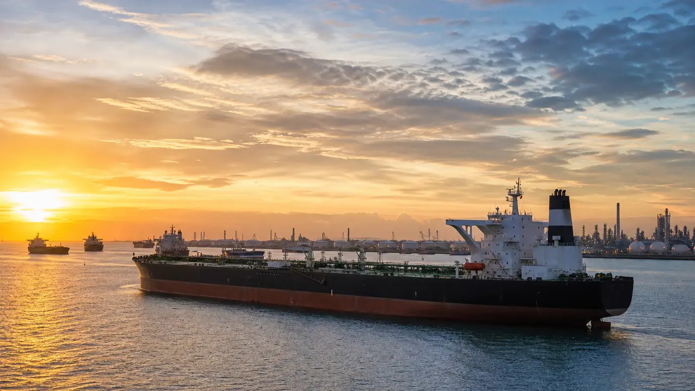 Oil Retreats as Traders Weigh U.S. Inventory Draw Against Hormuz Supply Risk