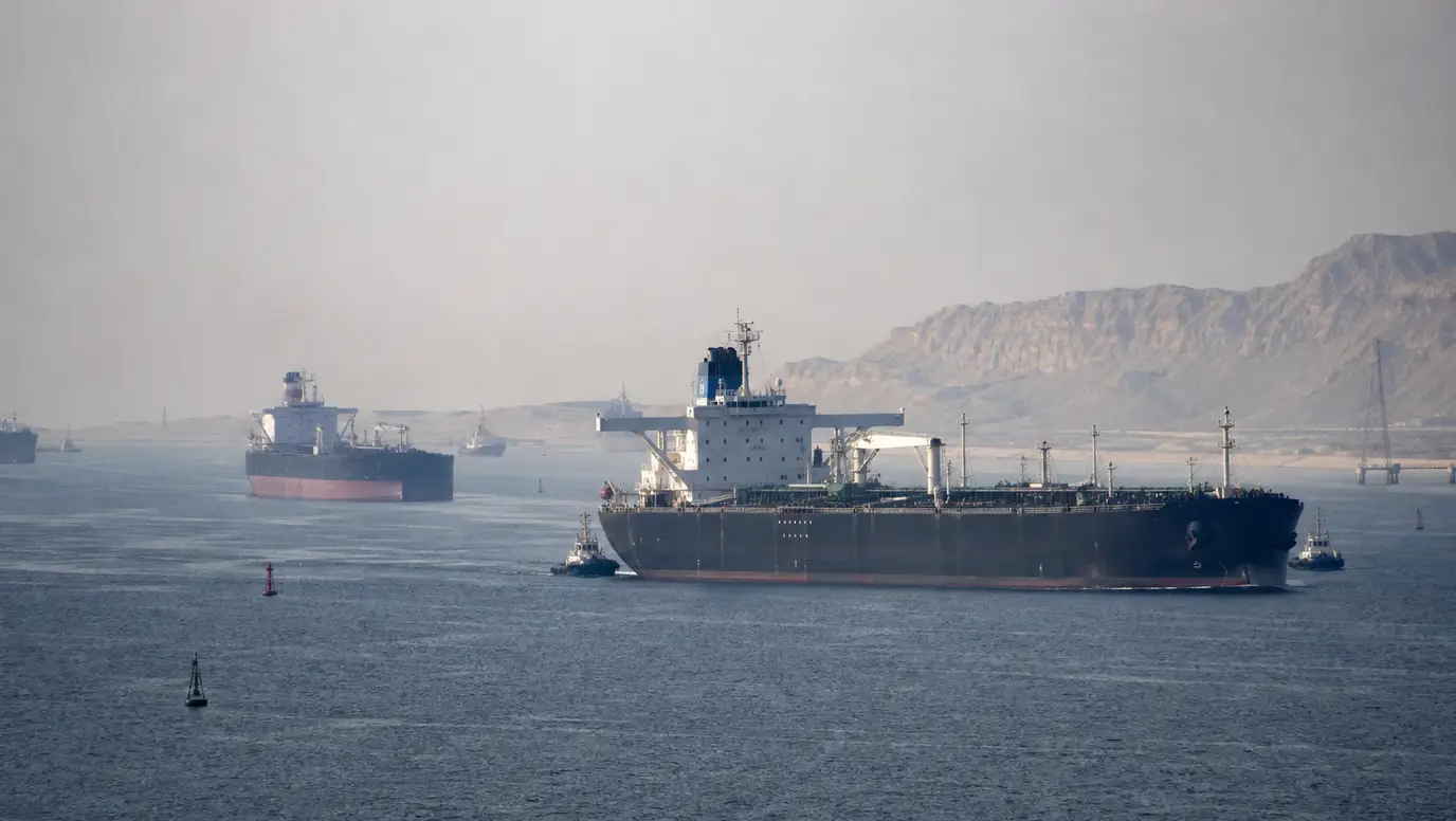 Strait of Hormuz Flows Keep WTI Crude on Alert as Oil Retreats