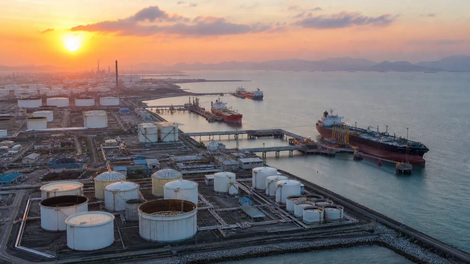 Brent Holds Near $72 as OPEC+ August Supply Decision Tests Oil Market Floor
