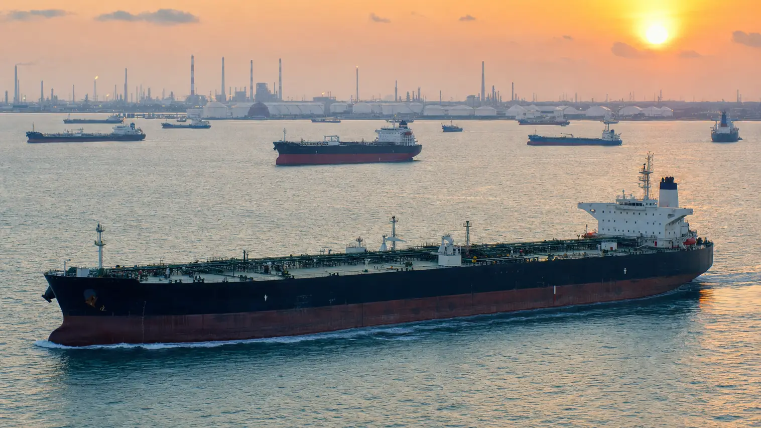 Brent Nears $79 as Renewed Gulf Risk Rebuilds Crude Oil Premium